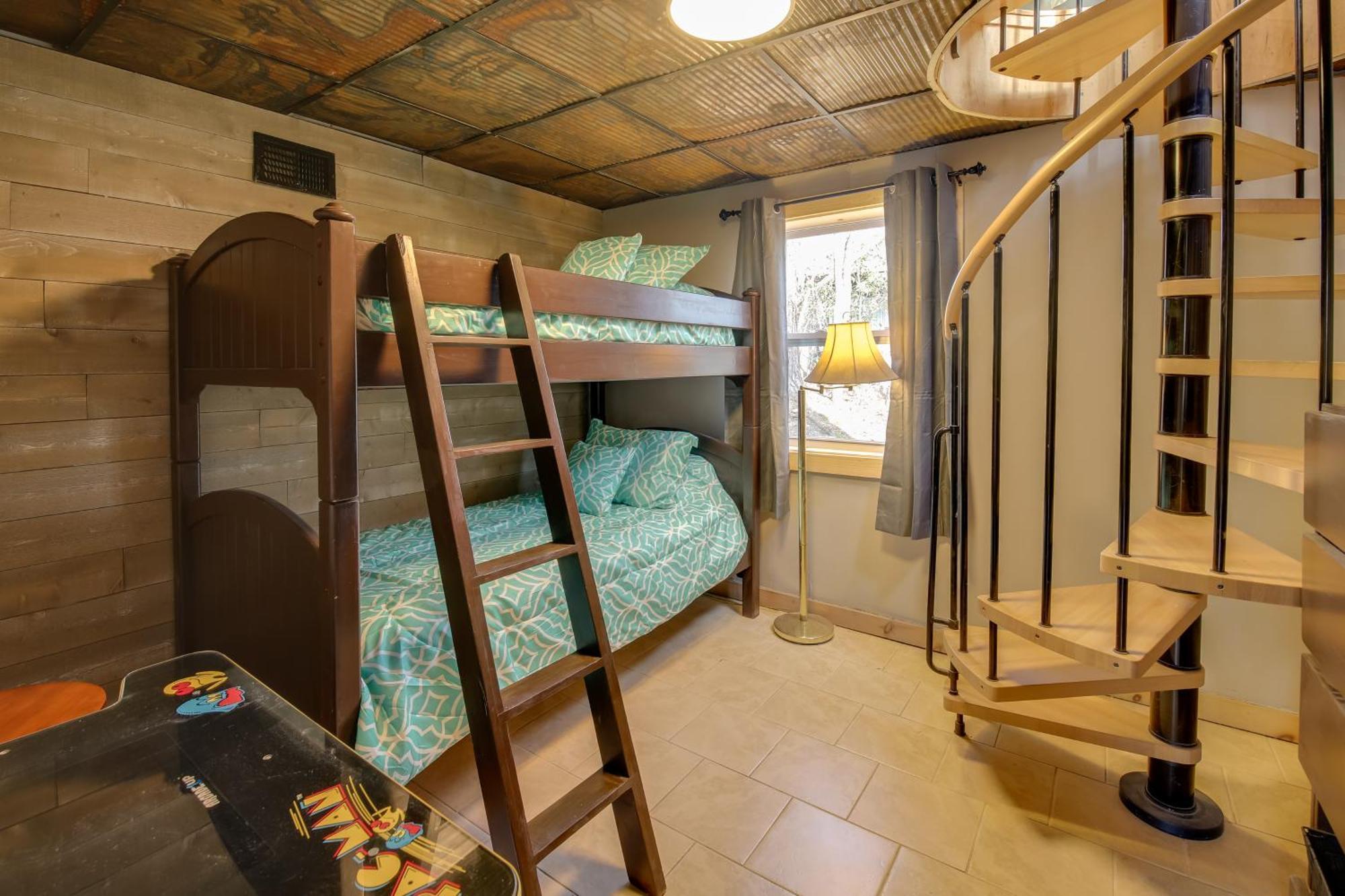 Gatlinburg Mountain Cabin With Hot Tub, Deck And Games Ngoại thất bức ảnh