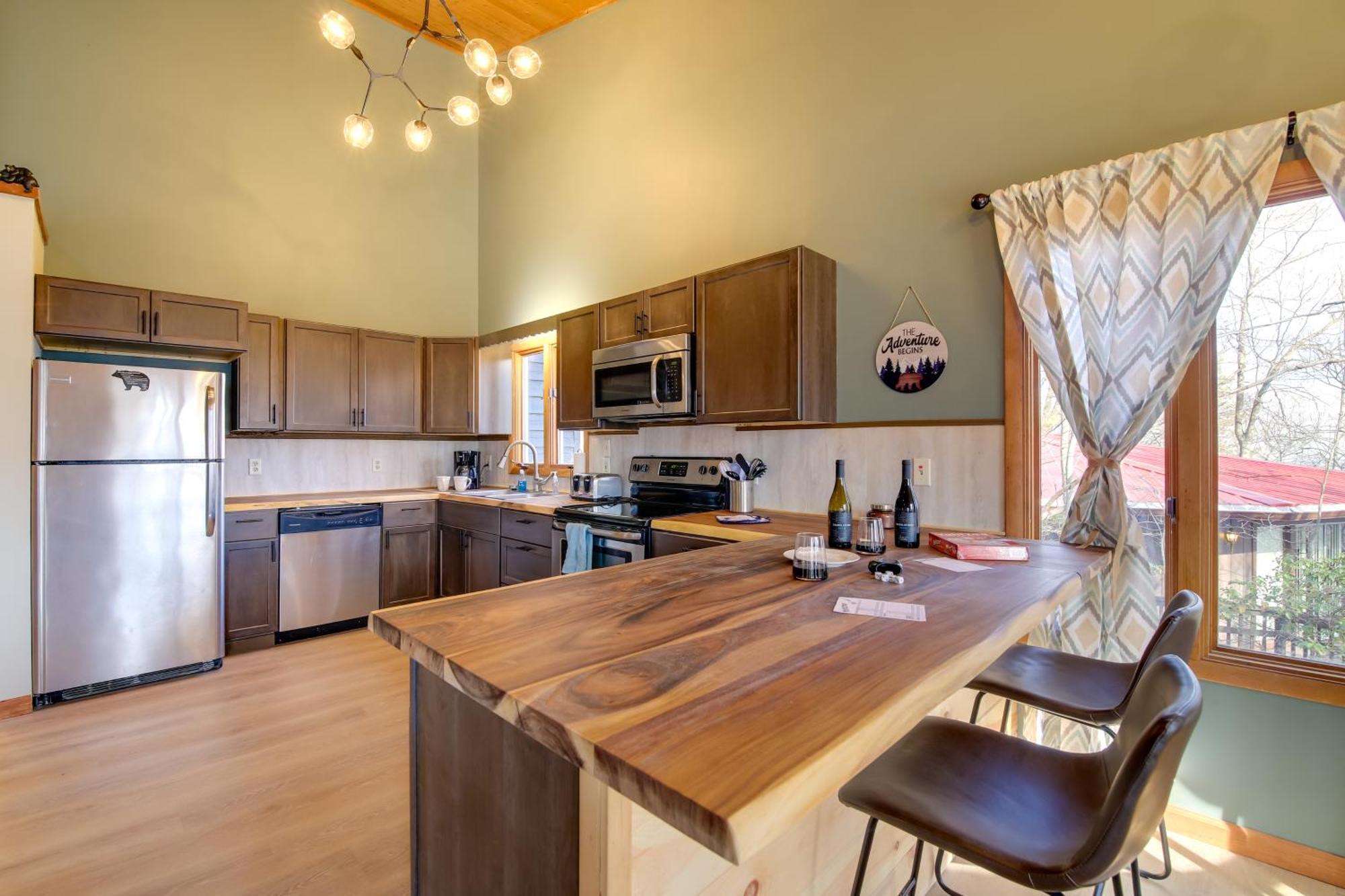 Gatlinburg Mountain Cabin With Hot Tub, Deck And Games Ngoại thất bức ảnh