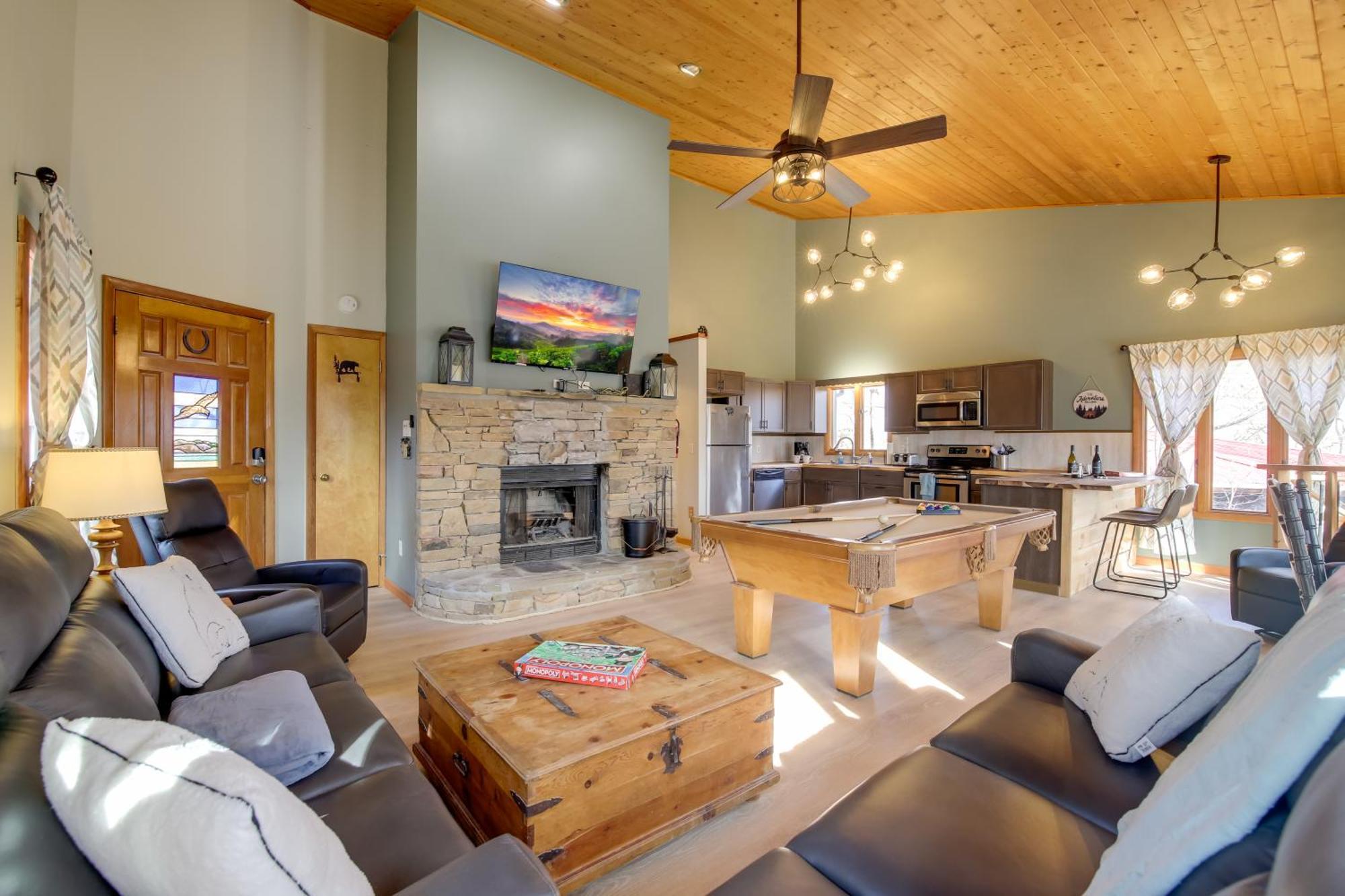Gatlinburg Mountain Cabin With Hot Tub, Deck And Games Ngoại thất bức ảnh